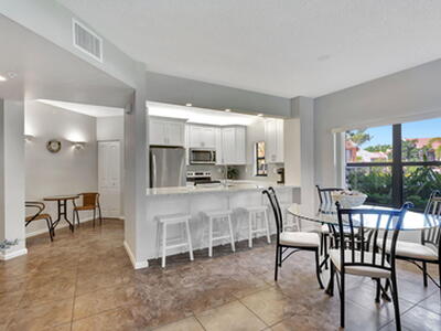 300 Uno Lago Drive, Juno Beach, FL 33408