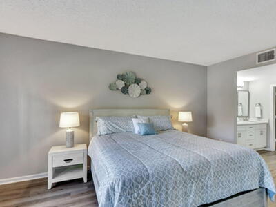 300 Uno Lago Drive, Juno Beach, FL 33408