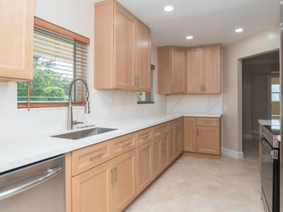 374 Linda Lane, West Palm Beach, FL 33405