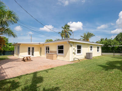 374 Linda Lane, West Palm Beach, FL 33405