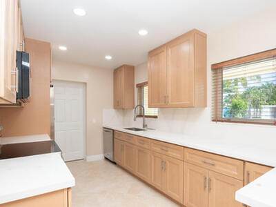 374 Linda Lane, West Palm Beach, FL 33405