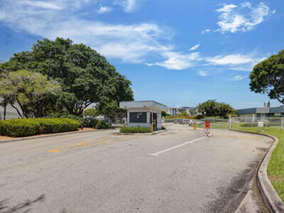 500 Executive Center Drive, West Palm Beach, FL 33401