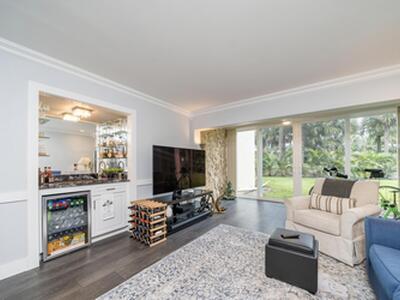 1814 Presidential Way, West Palm Beach, FL 33401