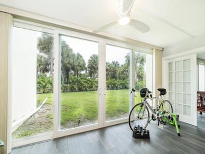 1814 Presidential Way, West Palm Beach, FL 33401