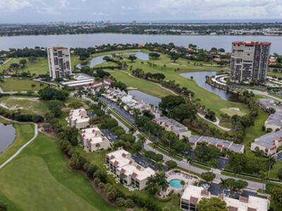 1814 Presidential Way, West Palm Beach, FL 33401