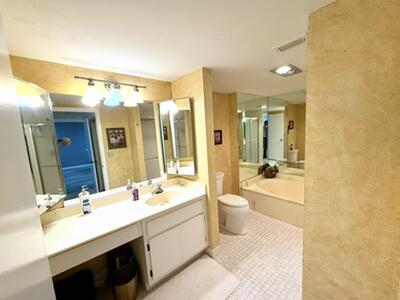 20 Westgate Lane, Boynton Beach, FL 33436