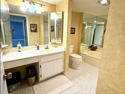 20 Westgate Lane, Boynton Beach, FL 33436