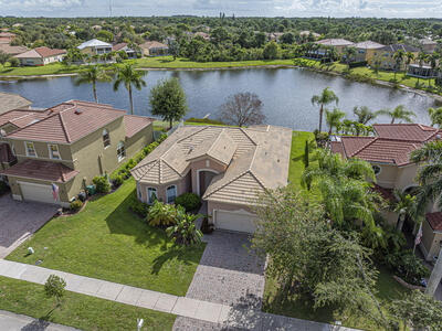 5518 Place Lake Drive, Fort Pierce, FL 34951