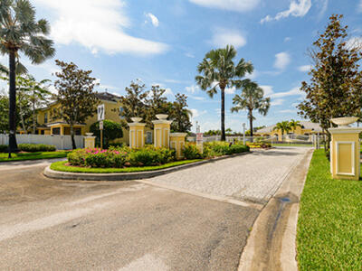 6326 NW Northwood Loop, Port Saint Lucie, FL 34983