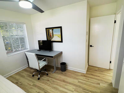 300 NE 7th Street, Boca Raton, FL 33432