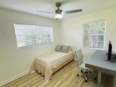 300 NE 7th Street, Boca Raton, FL 33432