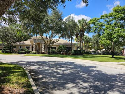 7533 Topiary Avenue, Boynton Beach, FL 33437