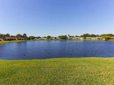 39 Mayfair Lane, Boynton Beach, FL 33426