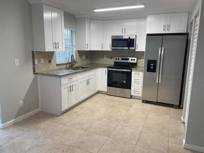 2725 Prairie Lane, Palm Springs, FL 33406