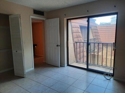 1440 N Lawnwood Circle, Fort Pierce, FL 34950