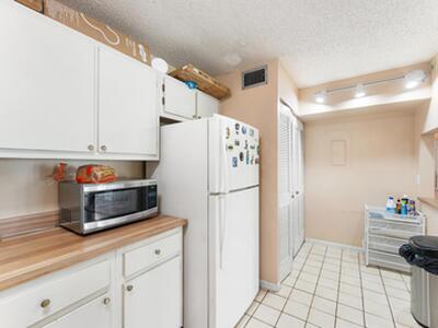 524 Shady Pine Way, Greenacres, FL 33415