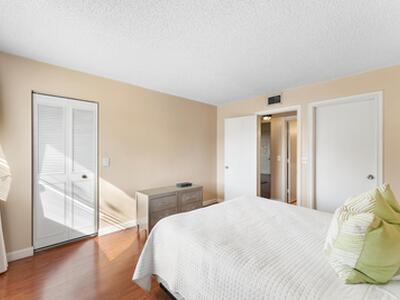 524 Shady Pine Way, Greenacres, FL 33415