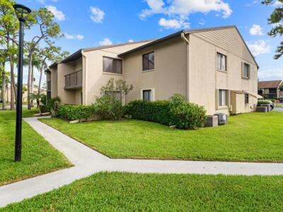 524 Shady Pine Way, Greenacres, FL 33415