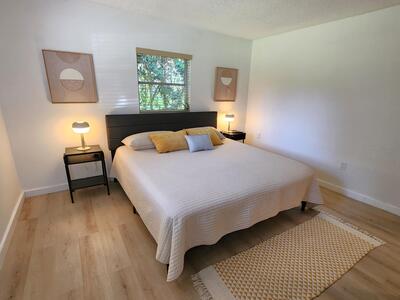 1018 Lake Josephine Court, Sebring, FL 33875