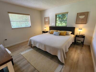 1018 Lake Josephine Court, Sebring, FL 33875