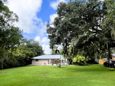 1018 Lake Josephine Court, Sebring, FL 33875