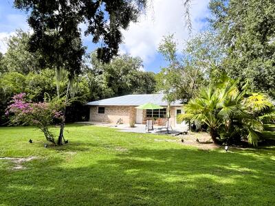 1018 Lake Josephine Court, Sebring, FL 33875