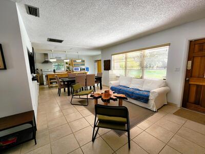 1018 Lake Josephine Court, Sebring, FL 33875