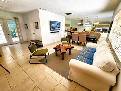 1018 Lake Josephine Court, Sebring, FL 33875