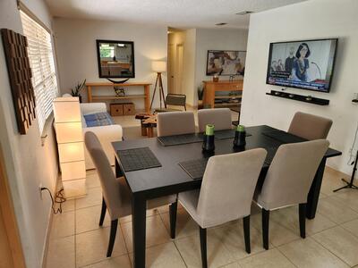 1018 Lake Josephine Court, Sebring, FL 33875