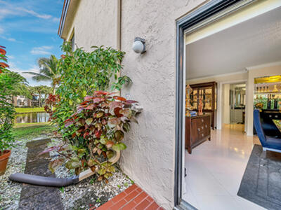 9285 Vista Del Lago, Boca Raton, FL 33428