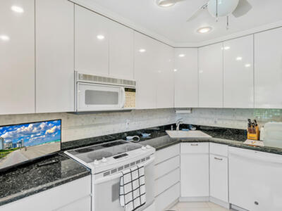 9285 Vista Del Lago, Boca Raton, FL 33428