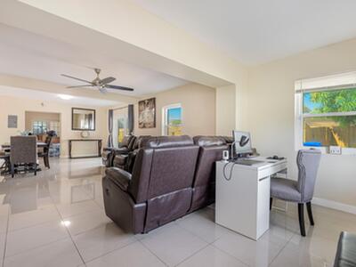 6824 SW 5th Street, Pembroke Pines, FL 33023