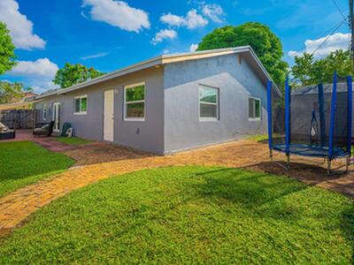 6824 SW 5th Street, Pembroke Pines, FL 33023