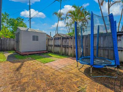 6824 SW 5th Street, Pembroke Pines, FL 33023