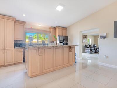 6824 SW 5th Street, Pembroke Pines, FL 33023