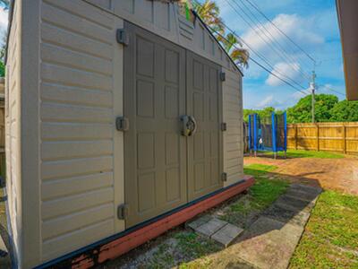 6824 SW 5th Street, Pembroke Pines, FL 33023