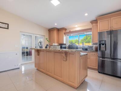 6824 SW 5th Street, Pembroke Pines, FL 33023