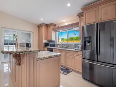 6824 SW 5th Street, Pembroke Pines, FL 33023