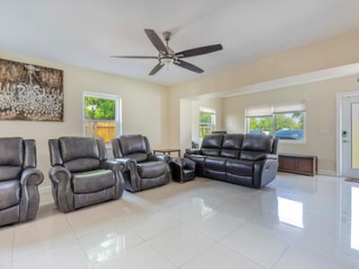 6824 SW 5th Street, Pembroke Pines, FL 33023