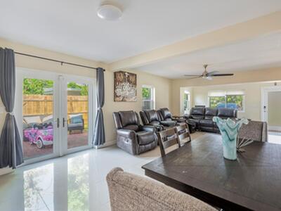 6824 SW 5th Street, Pembroke Pines, FL 33023