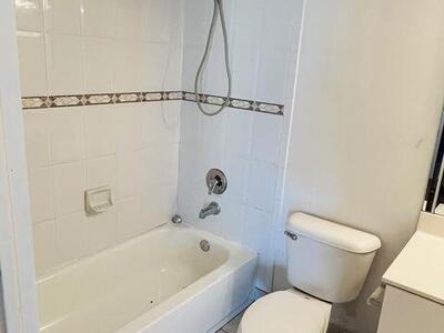 2475 NW 16th St Road, Miami, FL 33125