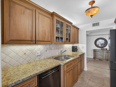 5550 N Ocean Drive, Singer Island, FL 33404