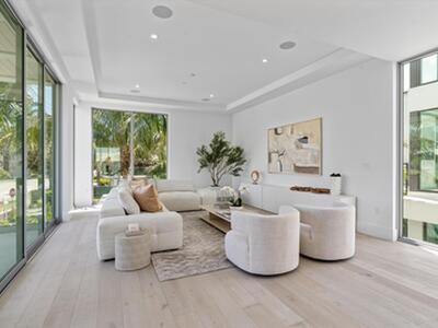 1070 Del Harbour Drive, Delray Beach, FL 33483