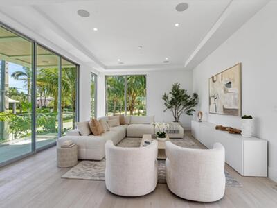 1070 Del Harbour Drive, Delray Beach, FL 33483