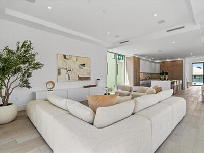 1070 Del Harbour Drive, Delray Beach, FL 33483