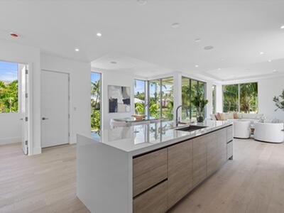 1070 Del Harbour Drive, Delray Beach, FL 33483