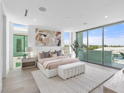 1070 Del Harbour Drive, Delray Beach, FL 33483