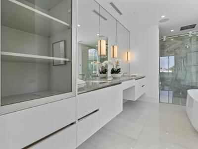 1070 Del Harbour Drive, Delray Beach, FL 33483