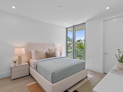 1070 Del Harbour Drive, Delray Beach, FL 33483