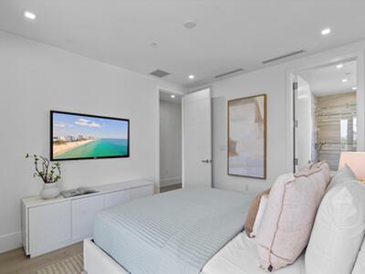 1070 Del Harbour Drive, Delray Beach, FL 33483